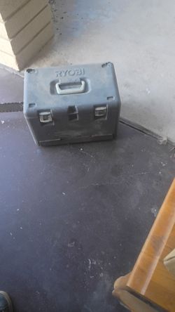!6 Ryobi chainsaw with case