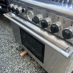 Six burner Thermidor stove