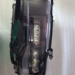 2021 - 23 - CADILLAC ESCALADE- LEFT- HEADLIGHT 