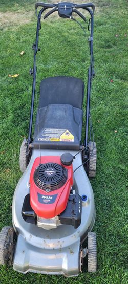 POULAN SELF PROPELLED LAWN MOWER, WHIT HONDA MOTOR.