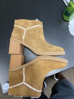 UGGS size 10 Brand New 