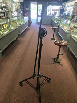 Lyx Pro Overhead Foldable Tripod Mic Stand with Telescoping Boom