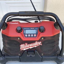 Milwaukee Rockford Fosgate Job Site Radio