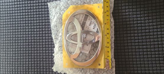 Toyota Camry 2025 Emblem Grill