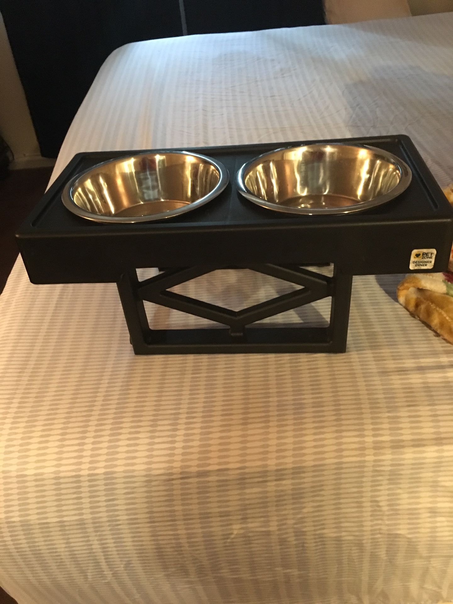 Elevated dog feeder and no pull chest harness