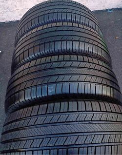 225/65/17 Michelin 📍📍 Vendo un set de llantas con 80% de vida las 4 📍🌟
