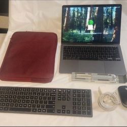 MacBook Air 13in w/ 5 Accessories 