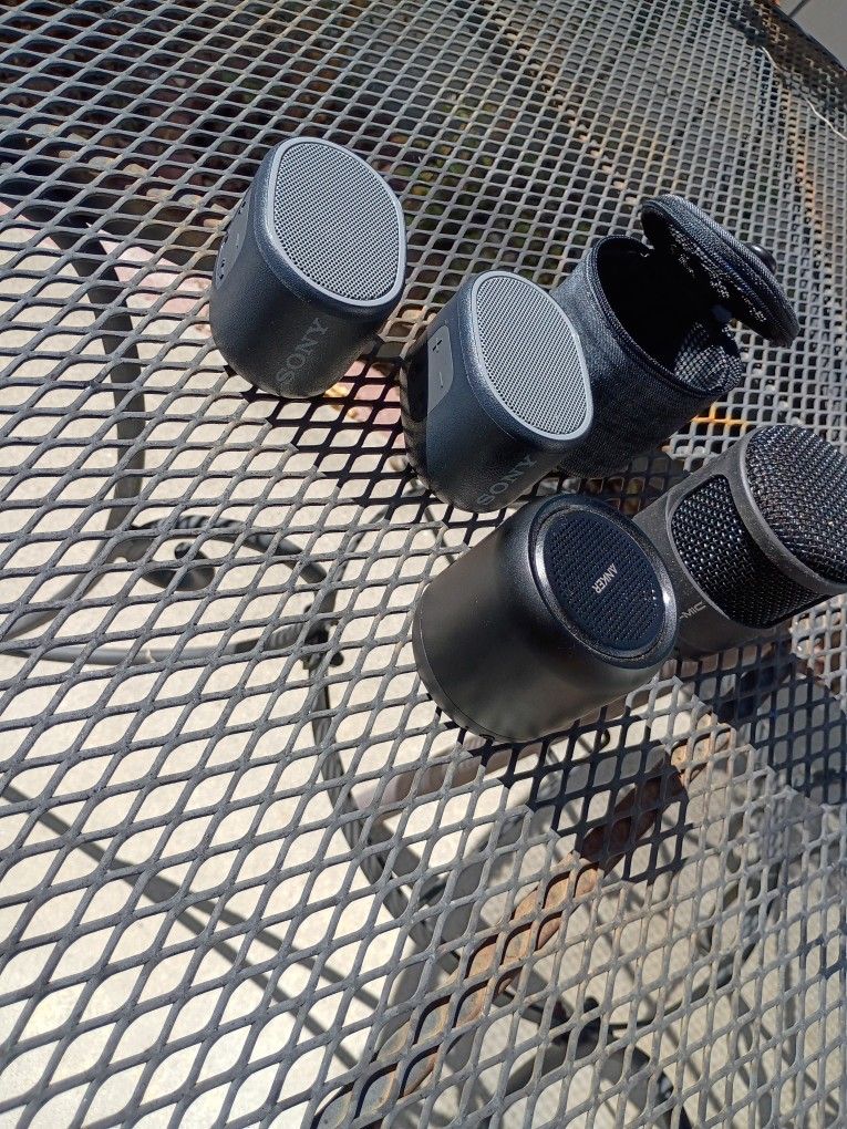 G MIC AND BLUETOOTH SPEAKERS 