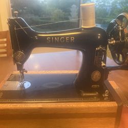 Singer 99K all metal , Hand Cranked Sewing Machine, sewing machine from 1957