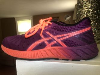 ASICS Women Size 7 $5