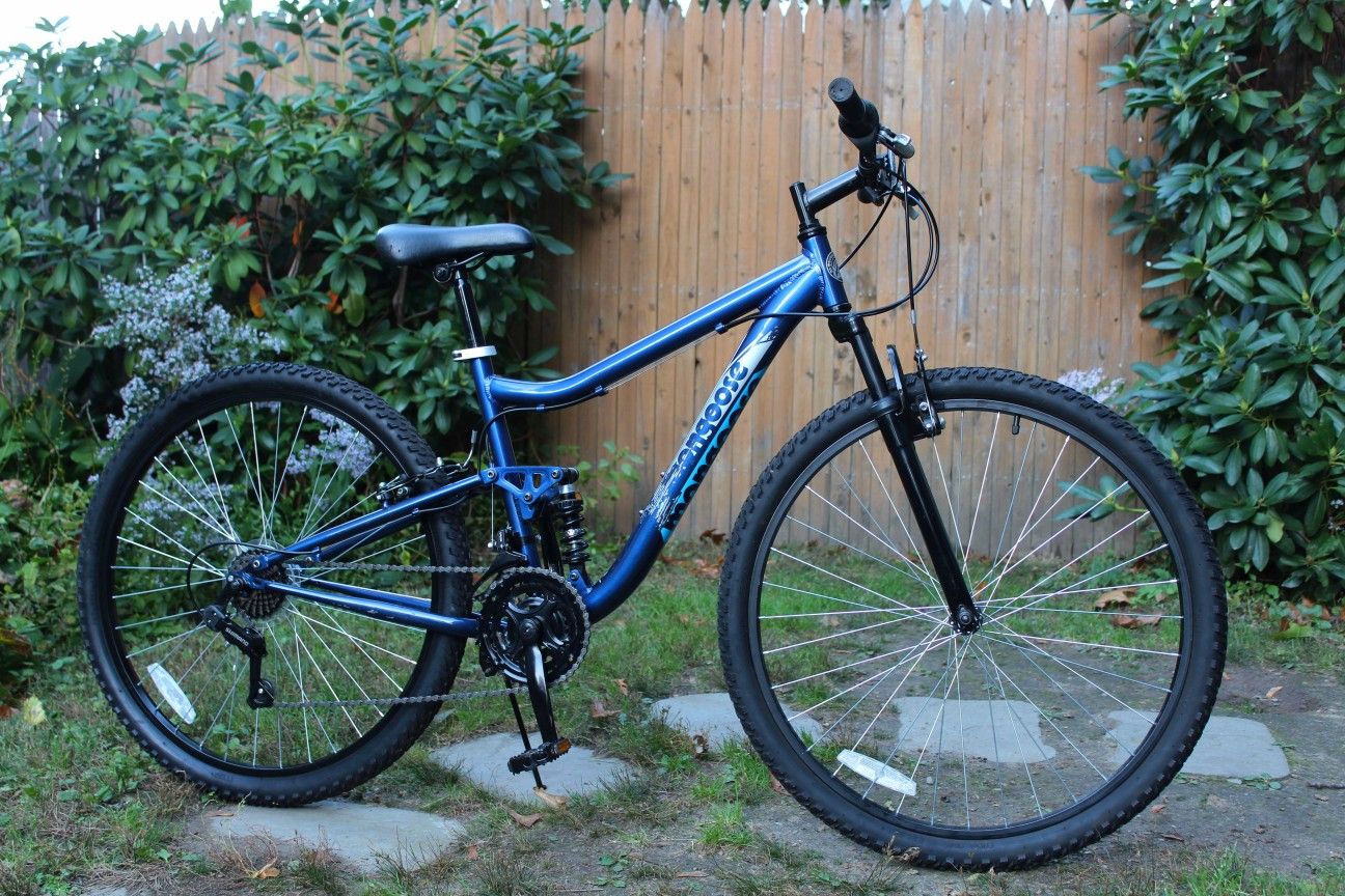 Mongoose Ledge 2.1 27.5" Mountain Bike