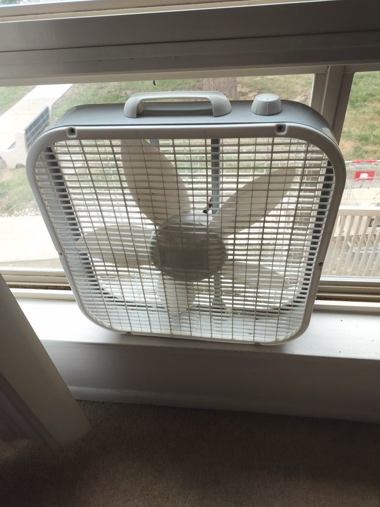 Box Fan $15 Local Pick Up In NE Philly Still Available