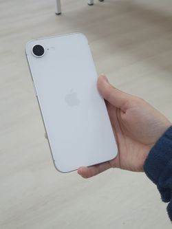 iPhone 16e 6.1" (Unlocked) 128GB White Premium Pre-owned