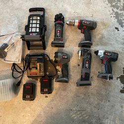  Porter cable 4 Cordless Tools, 2 Lights, And 2 18v Batteries With Charger