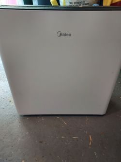 Midea Dehumidifier