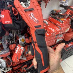 Milwaukee M12 Copper Cutter