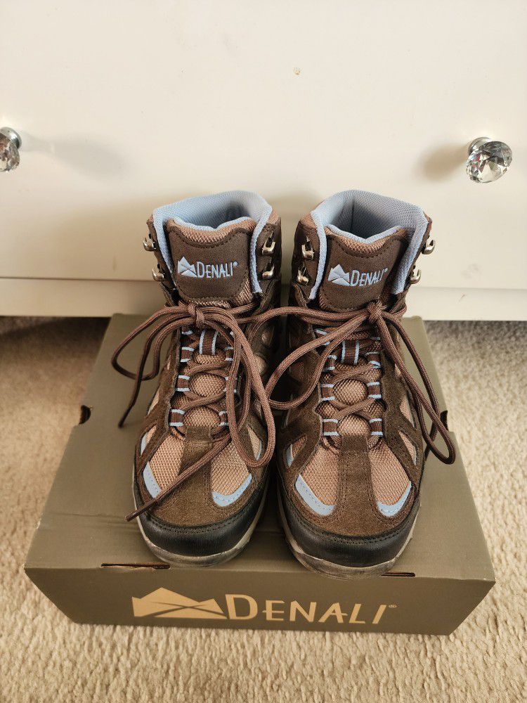 Hiking Boots Women's Size 7 1/2 Worn Once