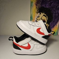 Size 5c - Kids Nike's - $30