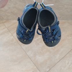 New Kids Keen Sandals Size 7 us