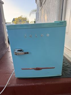 Retro Igloo Mini Fridge Blue