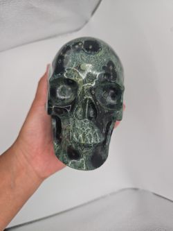 Crystal carving SKULL (Kambaba Jasper) 