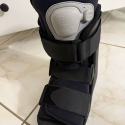 Ovation Medical Boot ( Airwalker)  size7 1/2