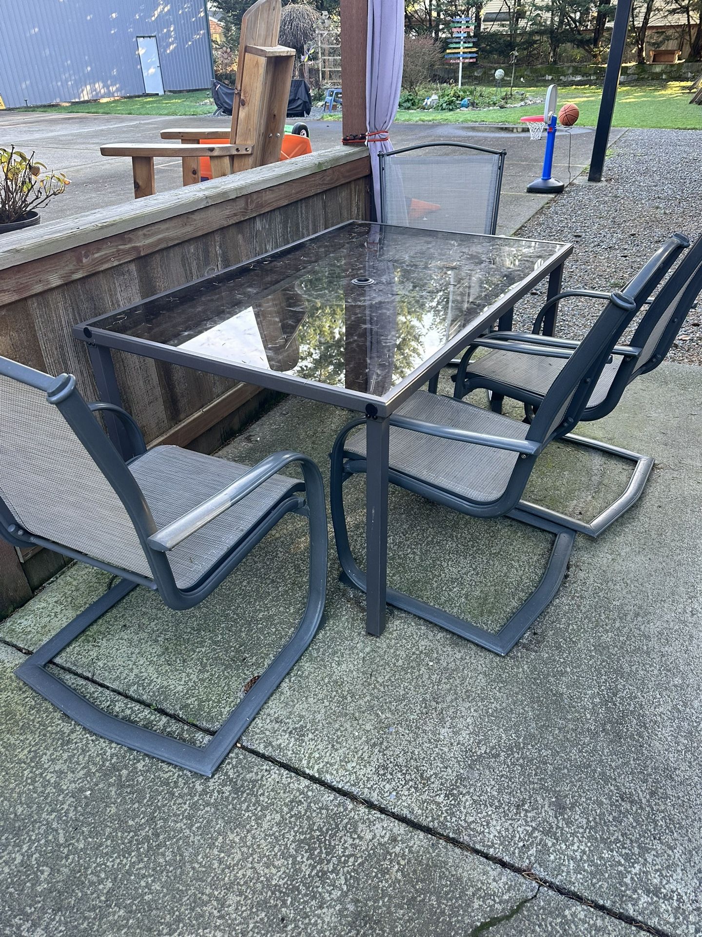 Outdoor Table And Chairs-FREE 