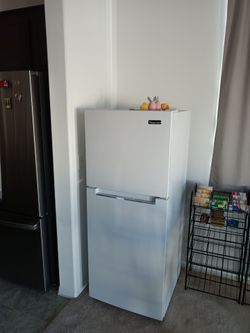 Magic Chef Top Freezer Refrigerator