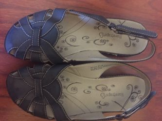 Women’s size 8.5 very comfy