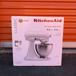 KitchenAid Classic Series 4.5 Quart Tilt-Head White Stand Mixer In Color White