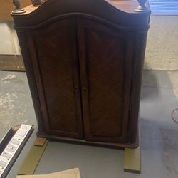 FREEEntertainment Center