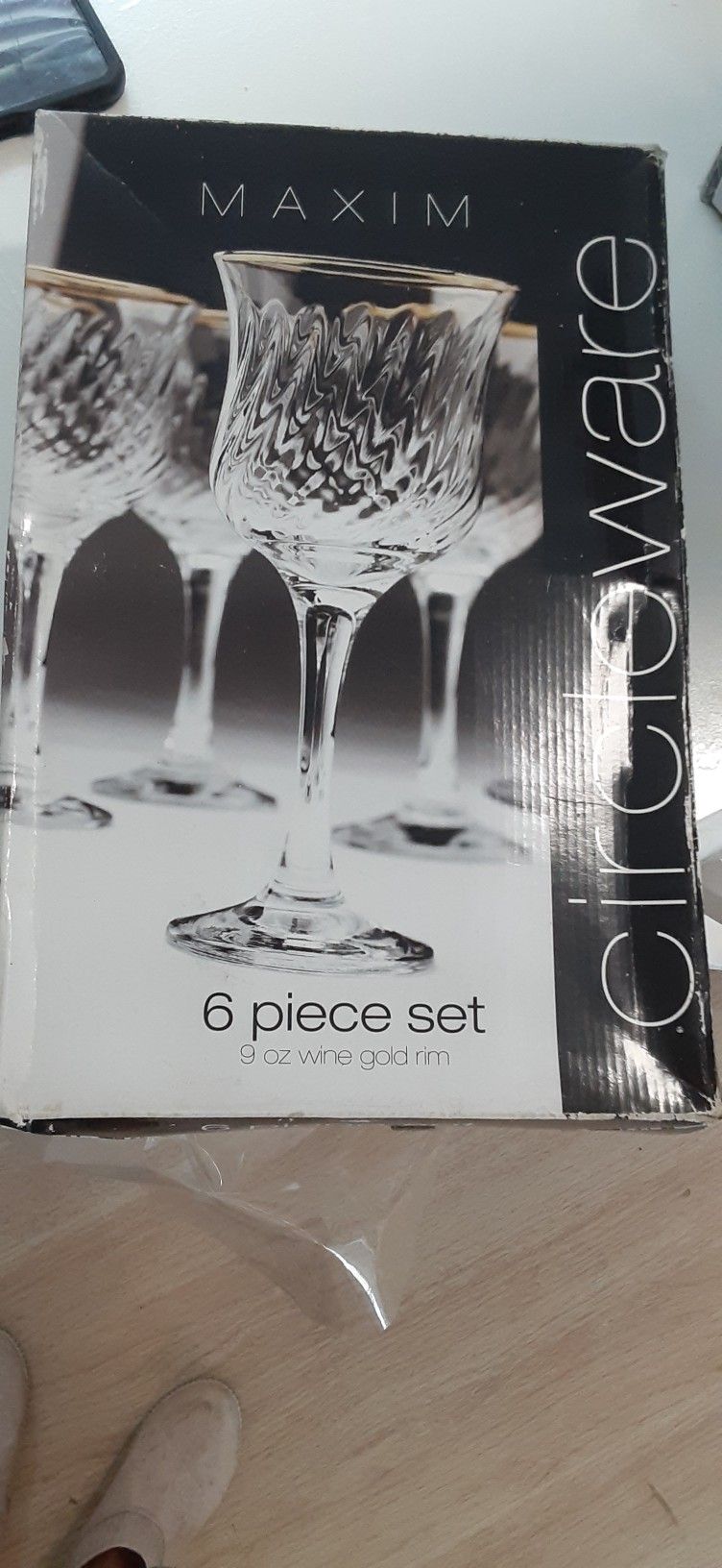 6 Piece Set 9 Oz Wine Gold Rim