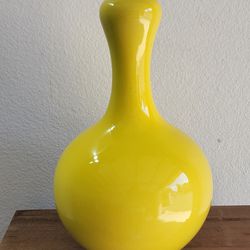 Chinese Yellow Porcelain Vase 