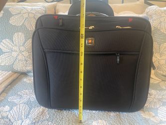 Computer Carry On Case By Swiss- Like New - Many Pocket & Sections 