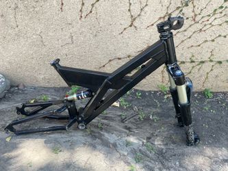 Turner Rail Frame and Rockshox Totem Fork.
