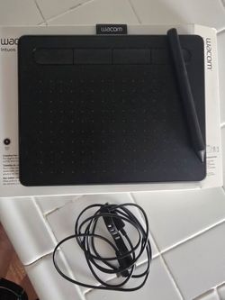 Wacom - Intuos Small Wired Graphics Drawing Tablet, Includes Training & Software; Works w/ Chromebook Mac Android & Windows - Black