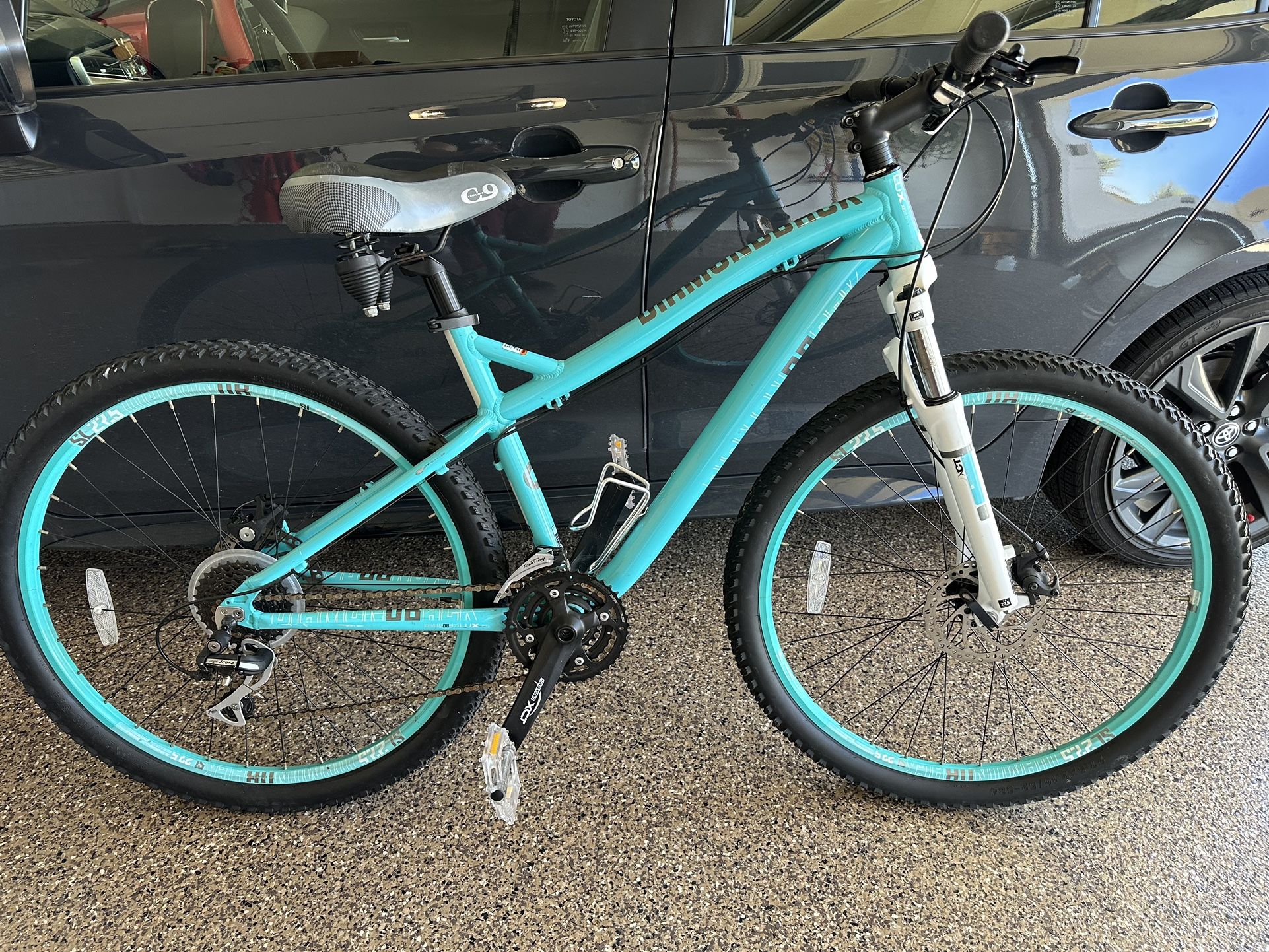 Diamondback lux 27.5 women's mountain bike on sale