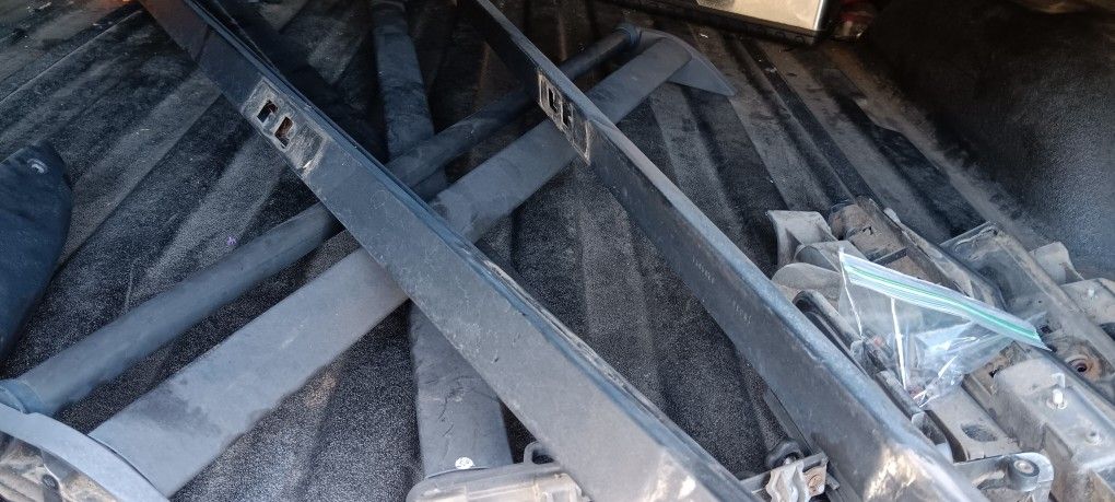 01-06 Suburban Z71 Roof Rails