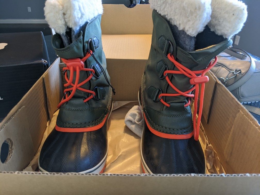 Sorel kids snow boots size 5