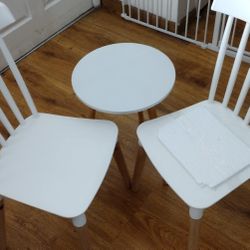 Set Chairs And Table (Plastic Chairs With Wooden Legs)