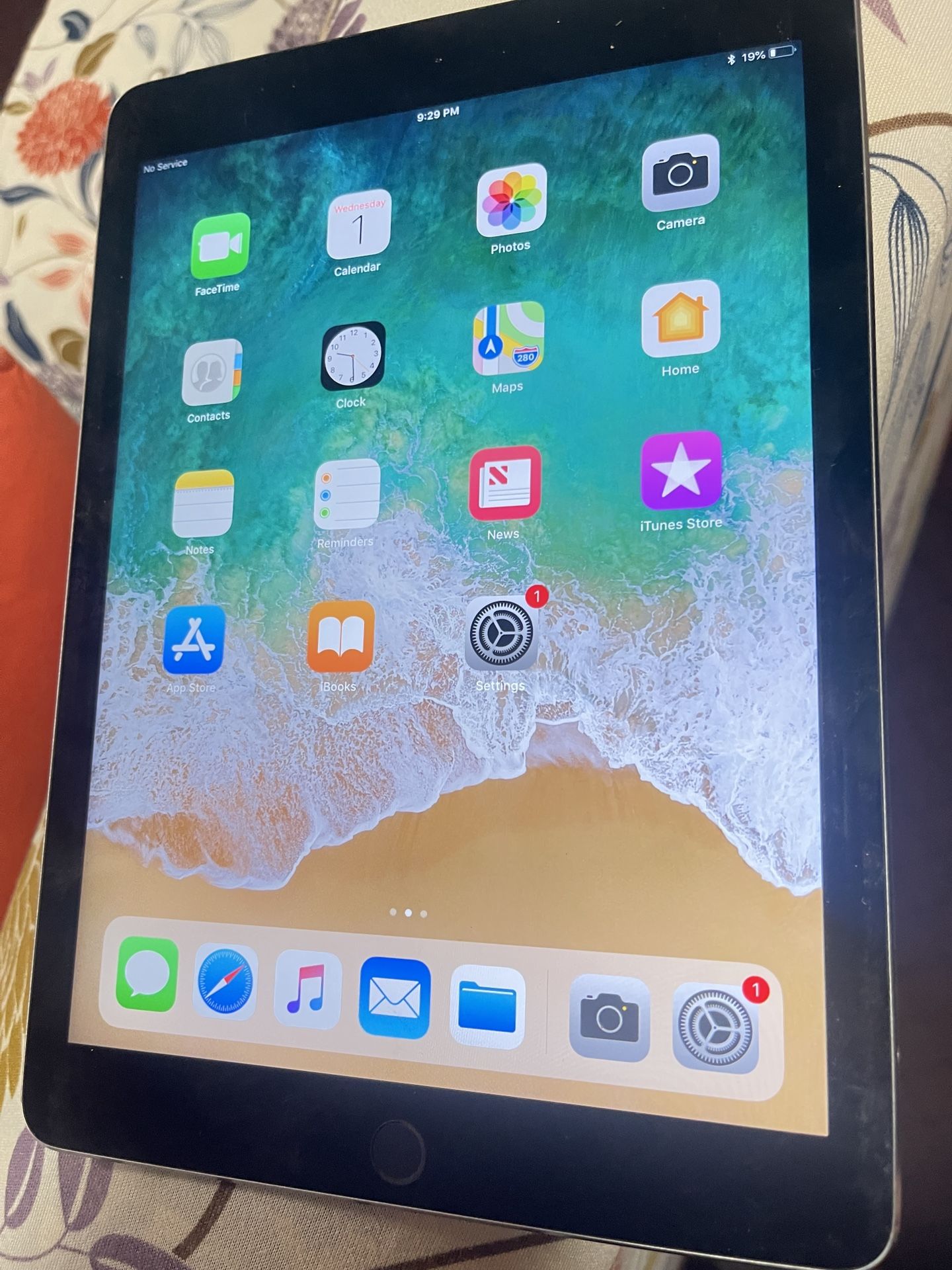 iPad Air 2 128gb. Fully Funciona.  Only Selfie Camera Works