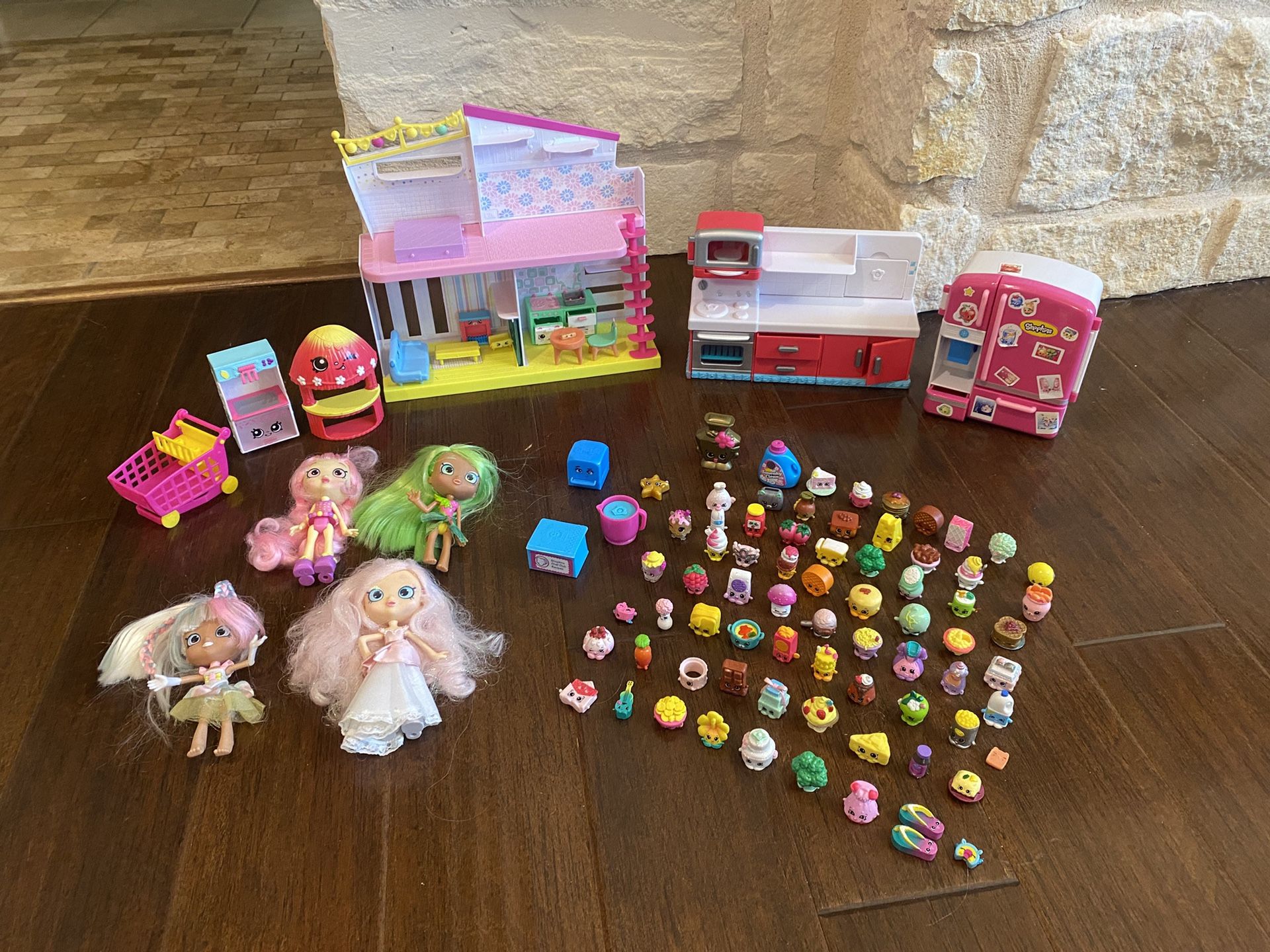 85 Toy Shopkins, 4 Shopkin Dolls & More!
