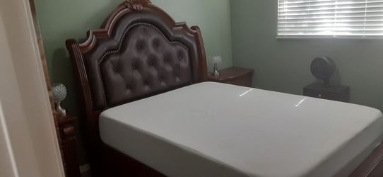 Queen Bed with foot drawers