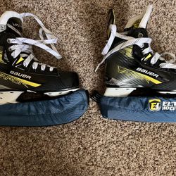 Youth Bauer Vapor Ice Hockey Skates w/ Blade Cover