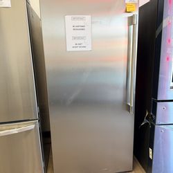 FRIGIDAIRE UPRIGHT SINGLE DOOR FREEZER