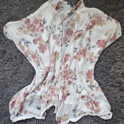 Mason and MacKenzie Floral flower shawl wrap with arm holes and crochet lace bottom size medium pink white hippie boho #Anthropologie #toryburch #free