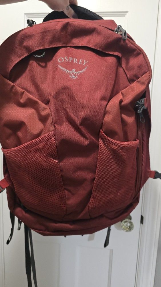 NWT: Osprey Farpoint 38 L Backpack S/M in Red