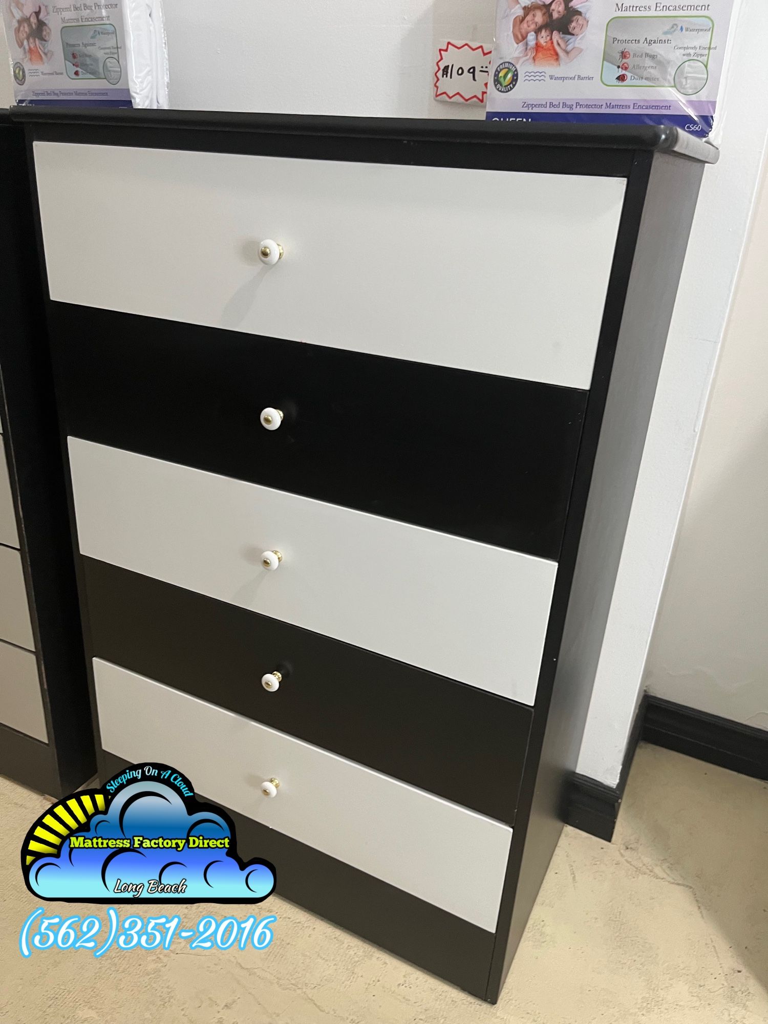 Black & White Five Drawer Chest Dresser- Cajonera Negro Con Blanco