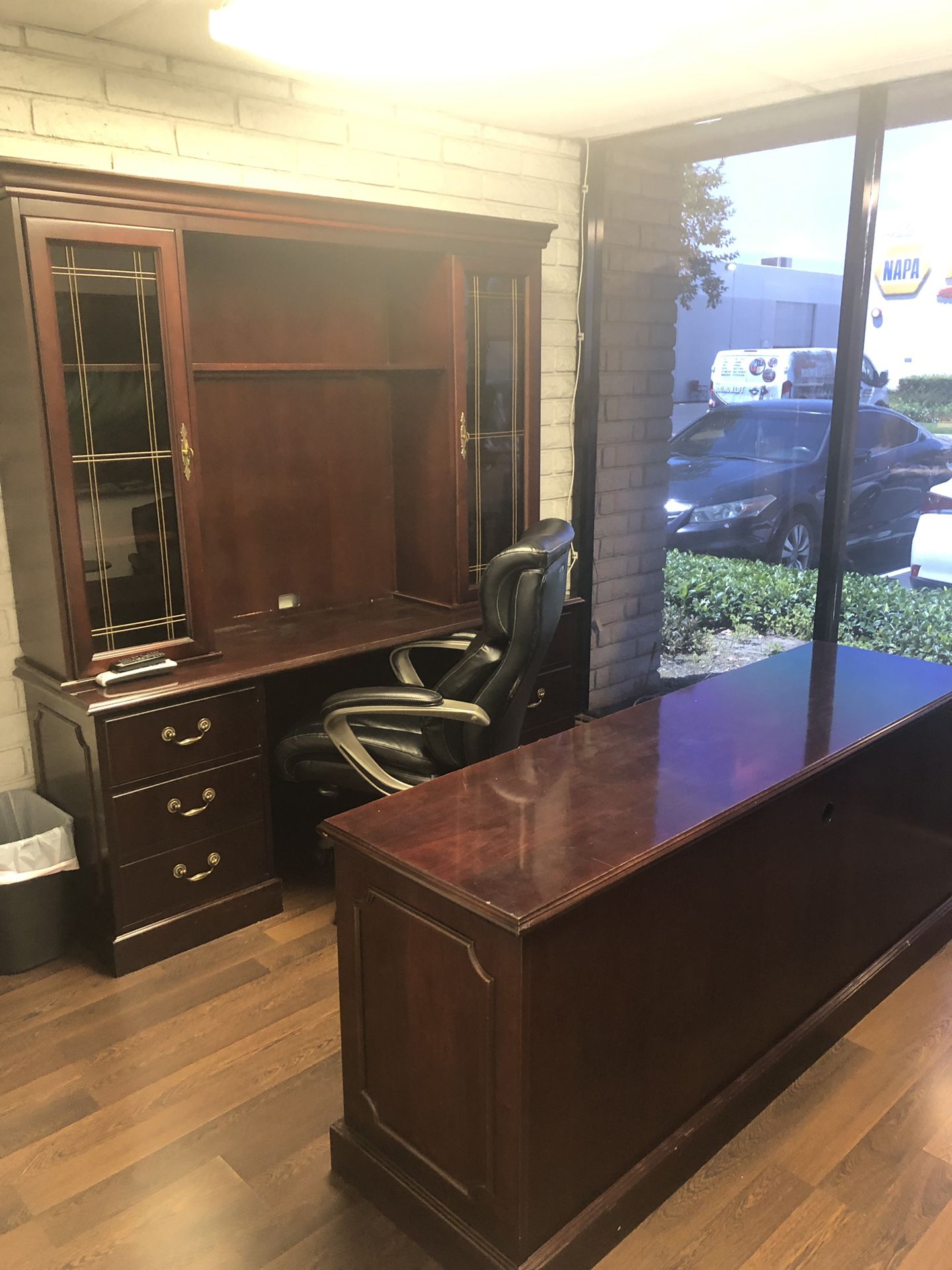 Executive office desk set