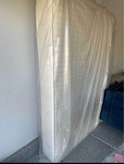 Brand new Queen size White Mattress Still in Plastic Wrap